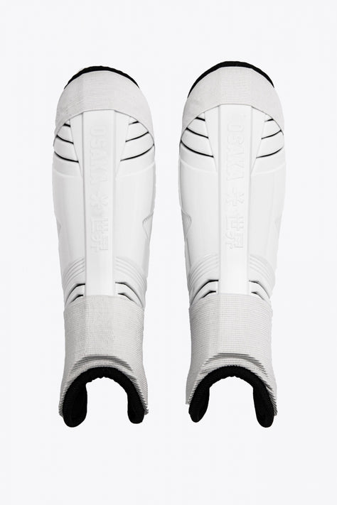 Osaka Hockey Shinguard | White-Black Osaka Shinguard white and black with logo. Front view