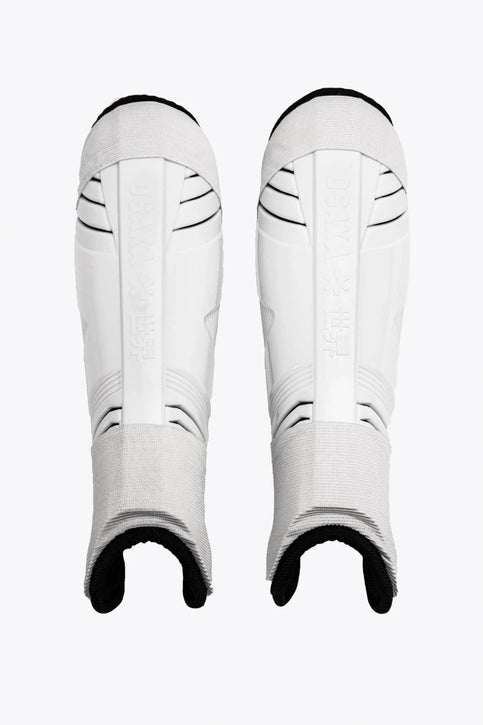 Osaka Hockey Shinguard | White-Black Osaka Shinguard white and black with logo. Front view