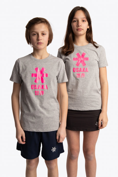 Boy and girl wearing the Osaka kids tee short sleeve grey with logo in pink. Front view