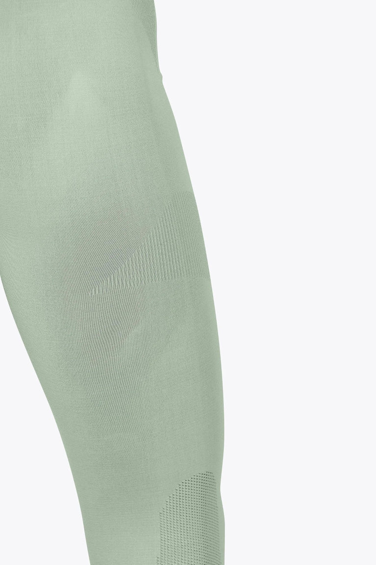Osaka women shimuresu leggin in jadeite with logo in grey. Detail fabric view
