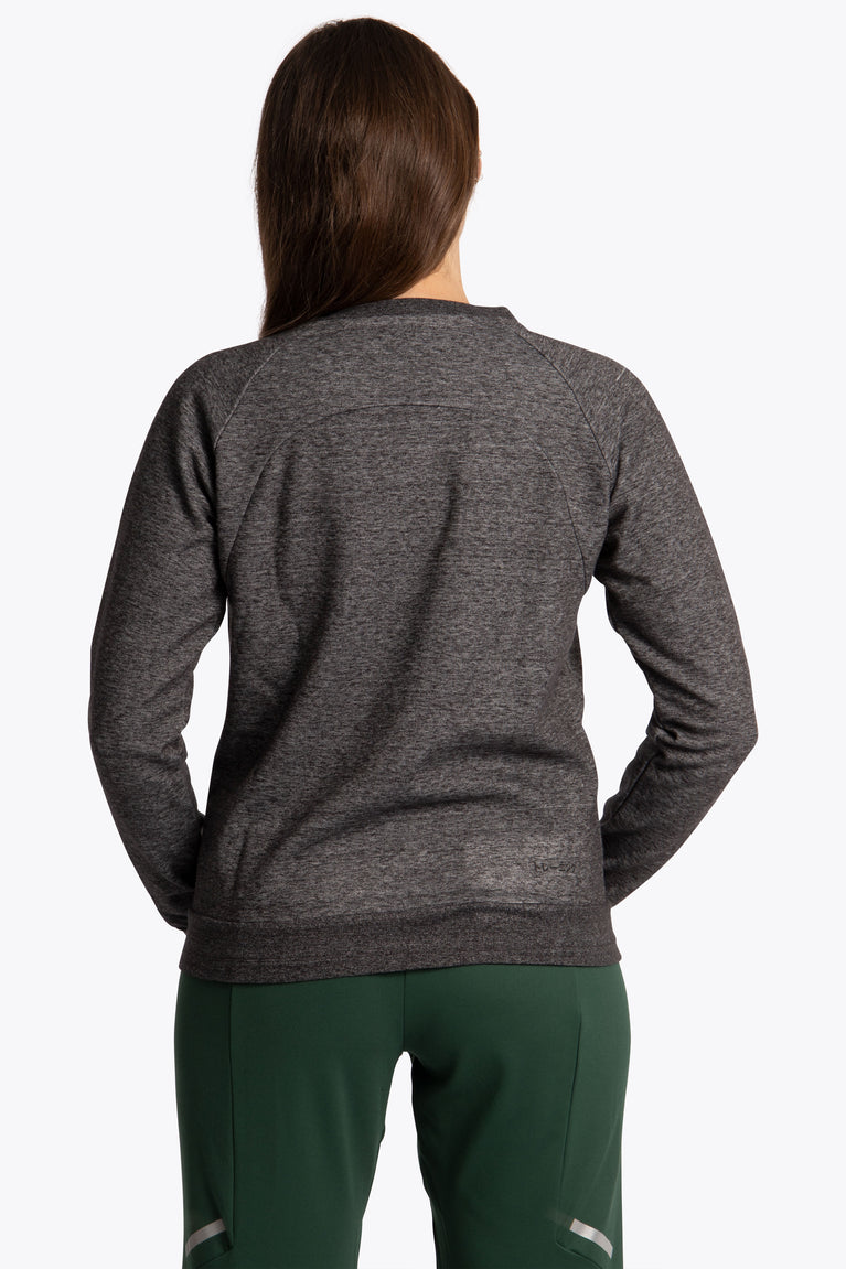 Woman wearing the Osaka women techleisure sweater in black melange. Back view