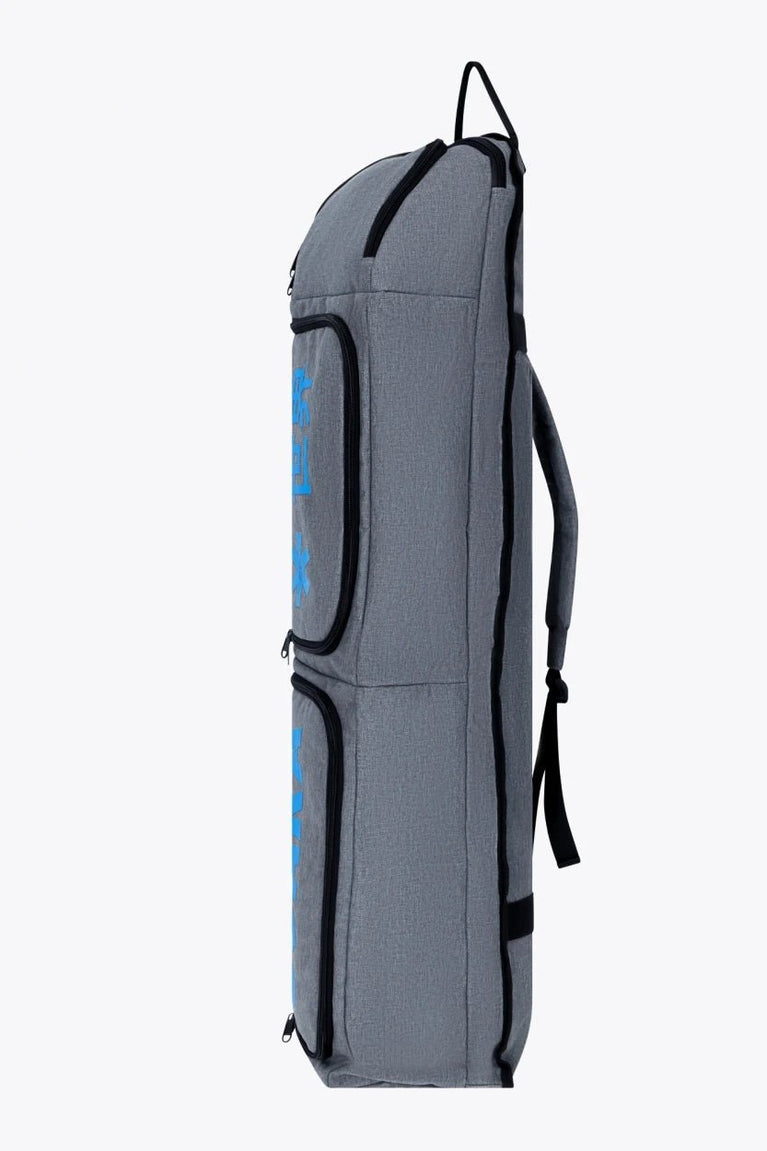 Osaka sports stickbag medium in light grey with logo in blue. Side view