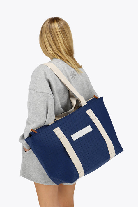 Osaka Neoprene Tote Bag | Navy Osaka neoprene Tote bag in navy with structure and logo in white. Front view