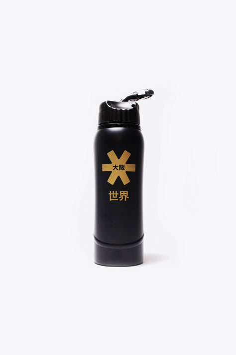 Osaka Kuro Aluminium Waterbottle | Black-Bronze Osaka Kuro aluminium water bottle in black with logo in bronze. Front view