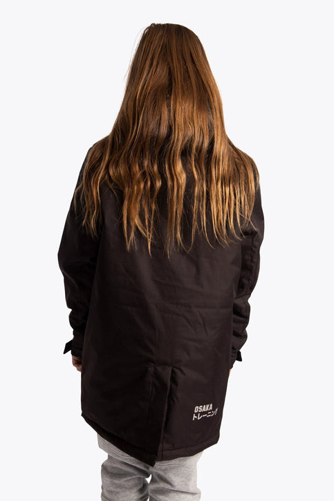 Osaka Kids Stadium Jacket | Black Girl wearing the Osaka Kids Stadium Jacket in Black. Front view