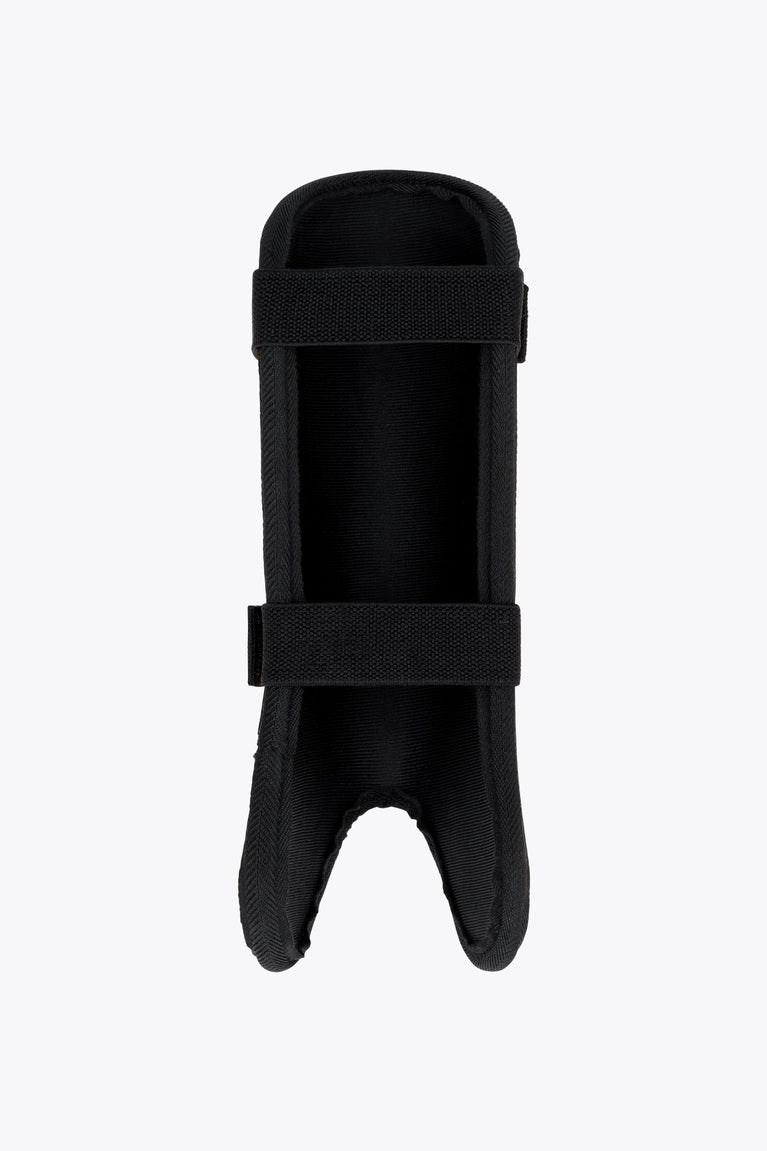 Kids shin guard in black with two adjustable strap bands