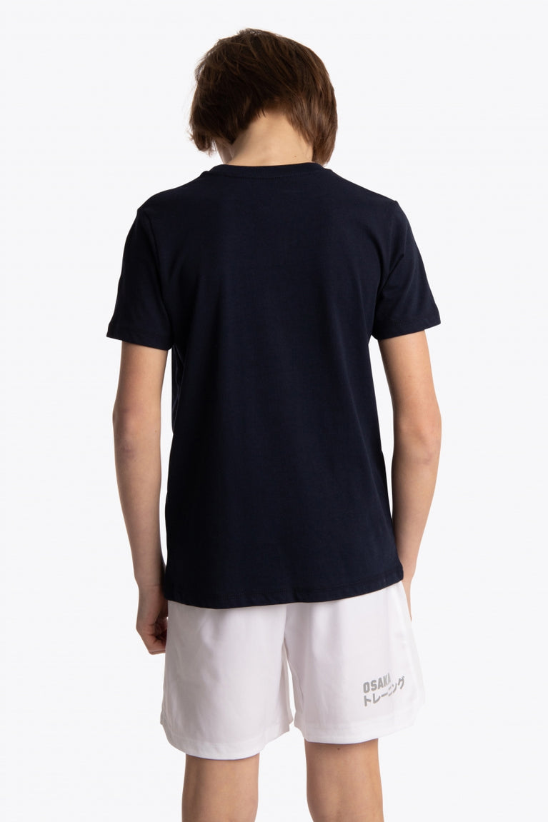 Boy wearing the Osaka kids tee short sleeve navy with logo in blue. Back view