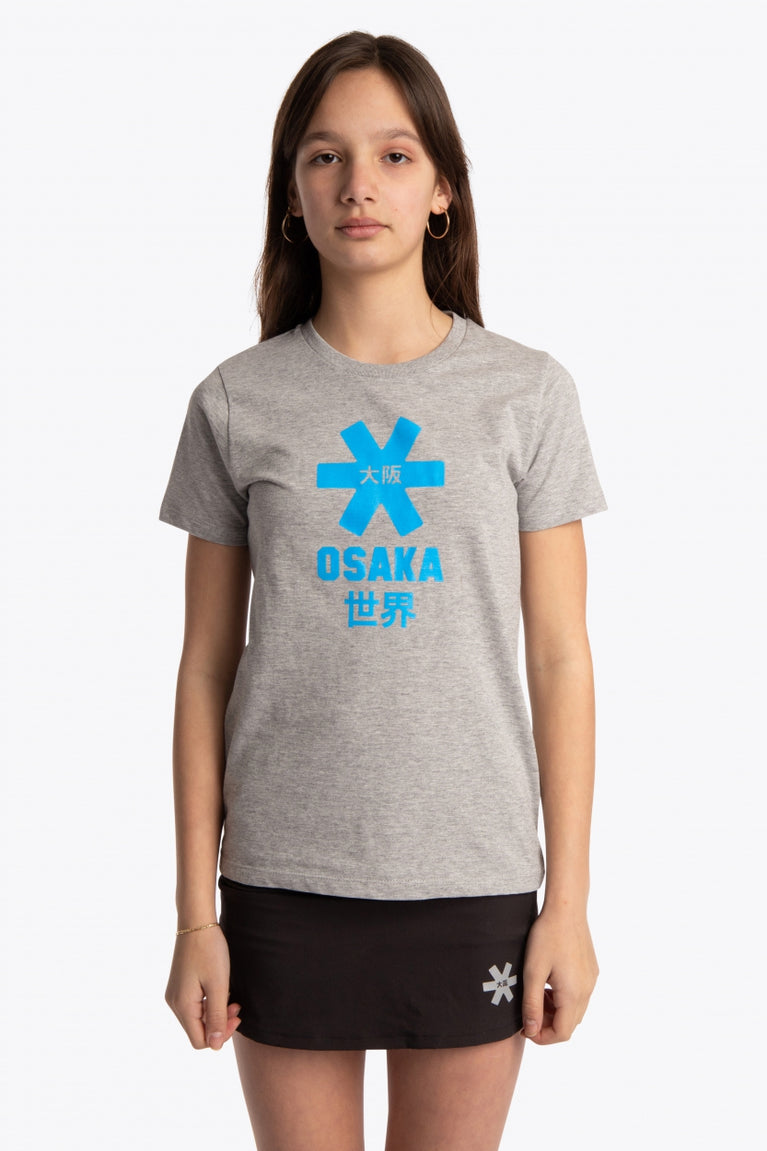 Girl wearing the Osaka kids tee short sleeve grey with logo in blue. Front view