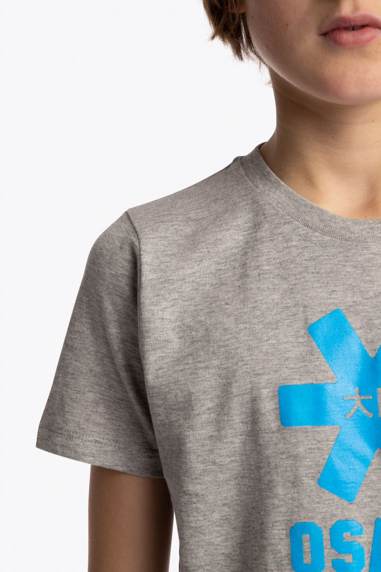 Osaka kids tee short sleeve grey with logo in blue. Detail view shoulder