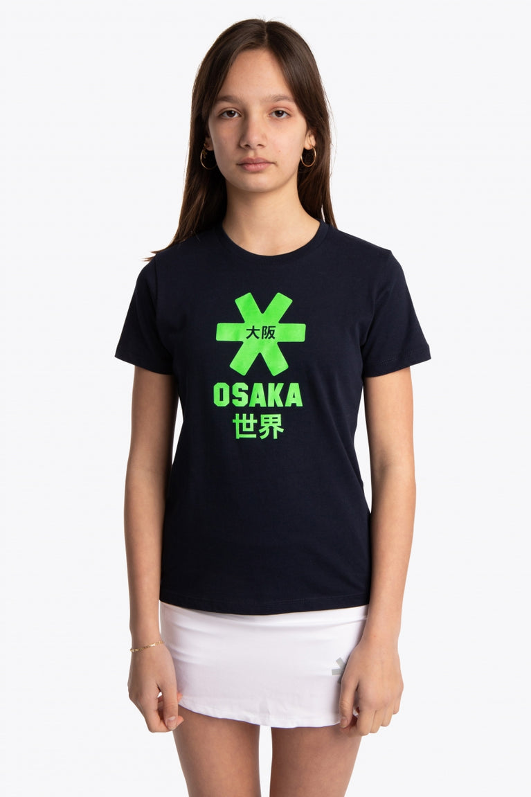Girl wearing the Osaka kids tee short sleeve navy with logo in green. Front view