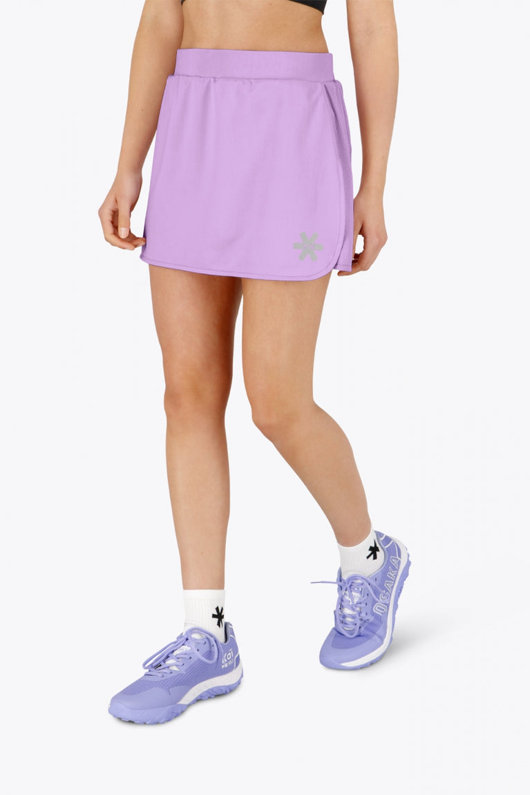 Woman wearing the Osaka women ball skort in light purple with logo in grey. Front view