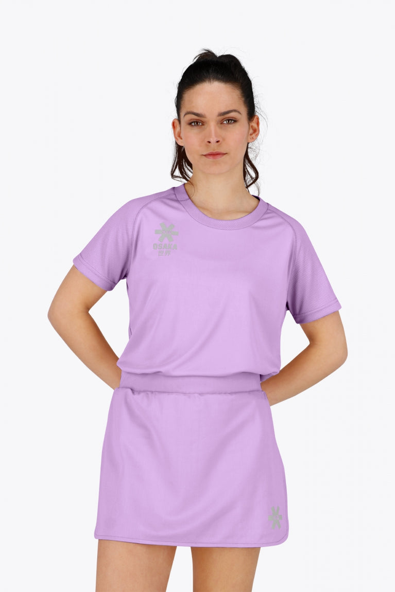 Woman wearing the Osaka women tee short sleeve in light purple with logo in grey. Front view