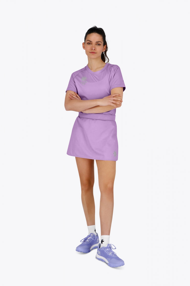 Woman wearing the Osaka women tee short sleeve in light purple with logo in grey. Front view