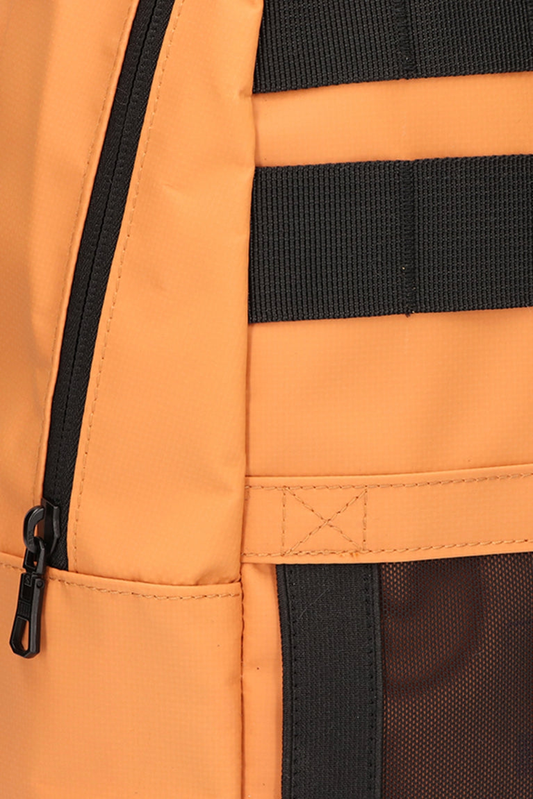 Osaka pro tour compact backpack in pheasant beige with logo in black. Detail zip view