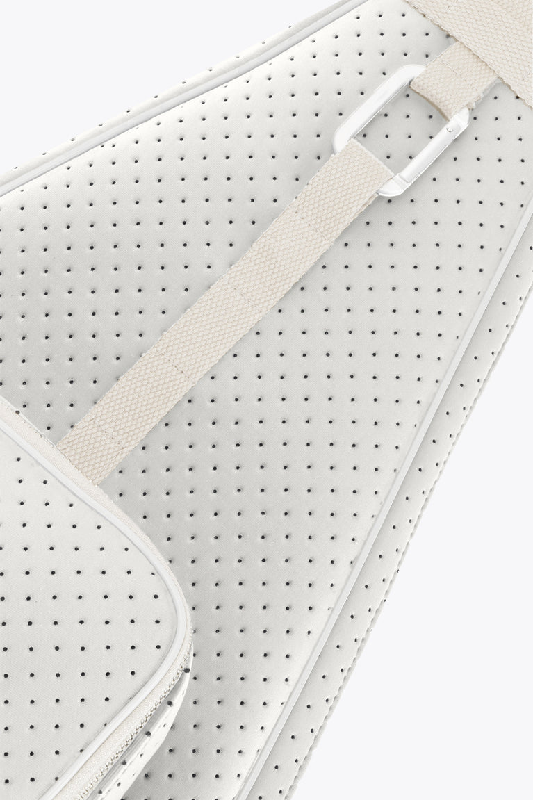 Osaka neoprene padel bag in light grey with structure and logo in white. Detail front view