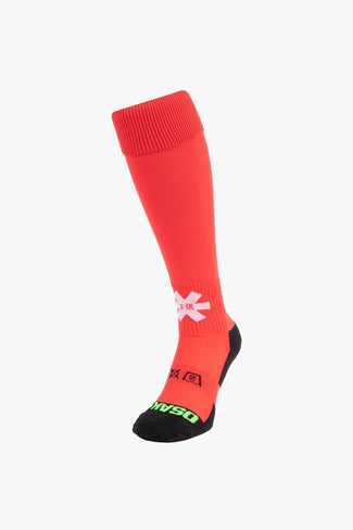 Farbe Feldhockey Socken FW23 Osaka Field Hockey Socks in red with Osaka logo in green. Front view