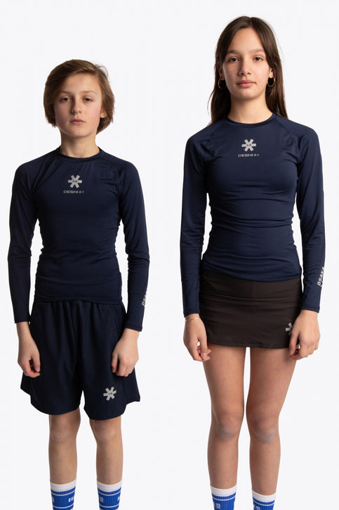 Boy and girl wearing the Osaka Kids Baselayer Top in Navy. Front view