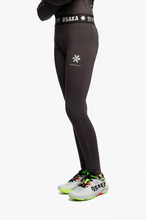 Model wearing the Osaka Kids Baselayer Tights in Black. Front view