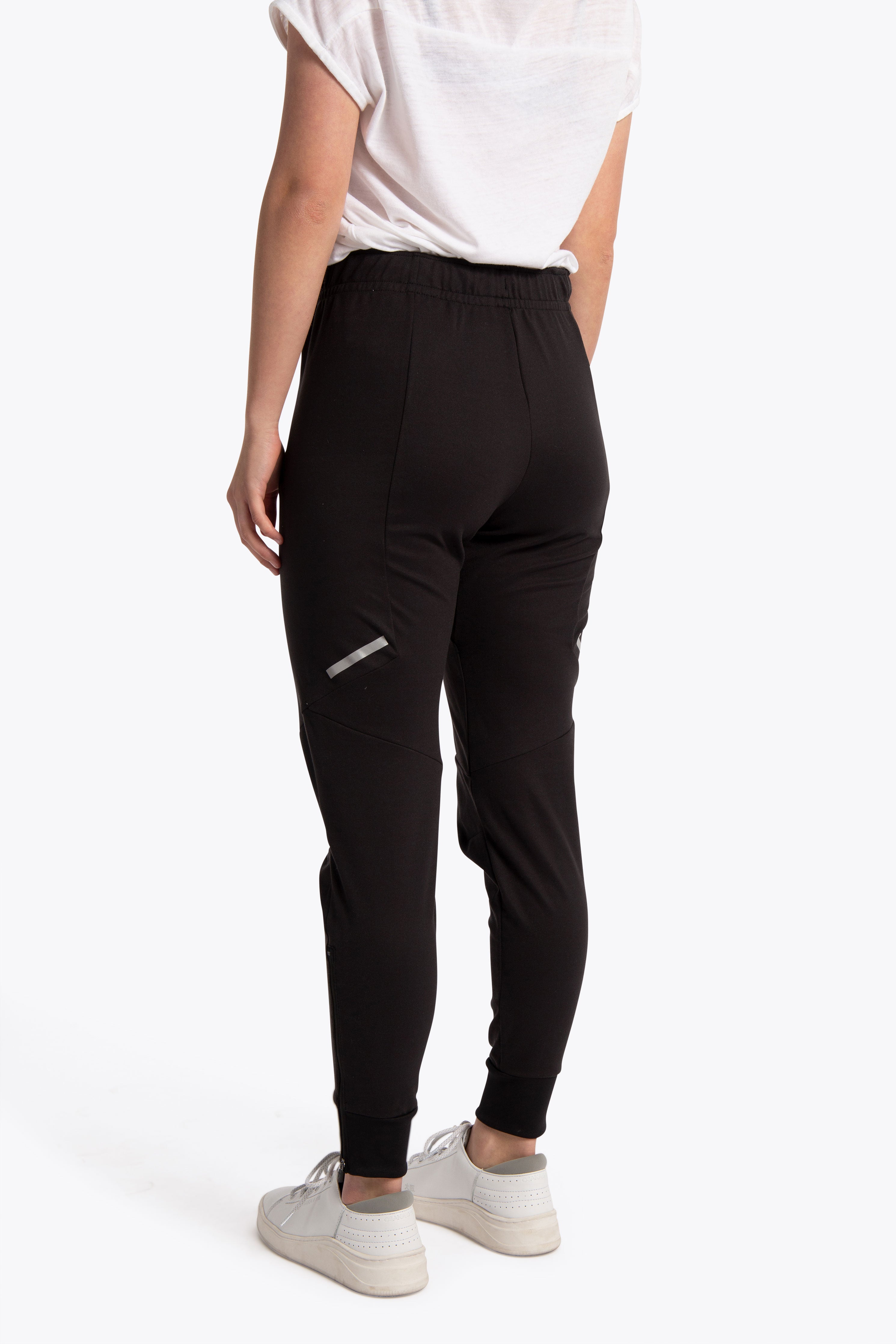 Buy Women's Super Combed Cotton Elastane Stretch Slim Fit Trackpants With  Side Pockets - Beetle 1301 | Jockey India